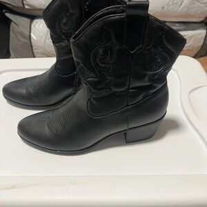 DREAM PAIRS Women's Western Cowboy Cowgirl Embroidered Ankle Boots Size 9.5..S2